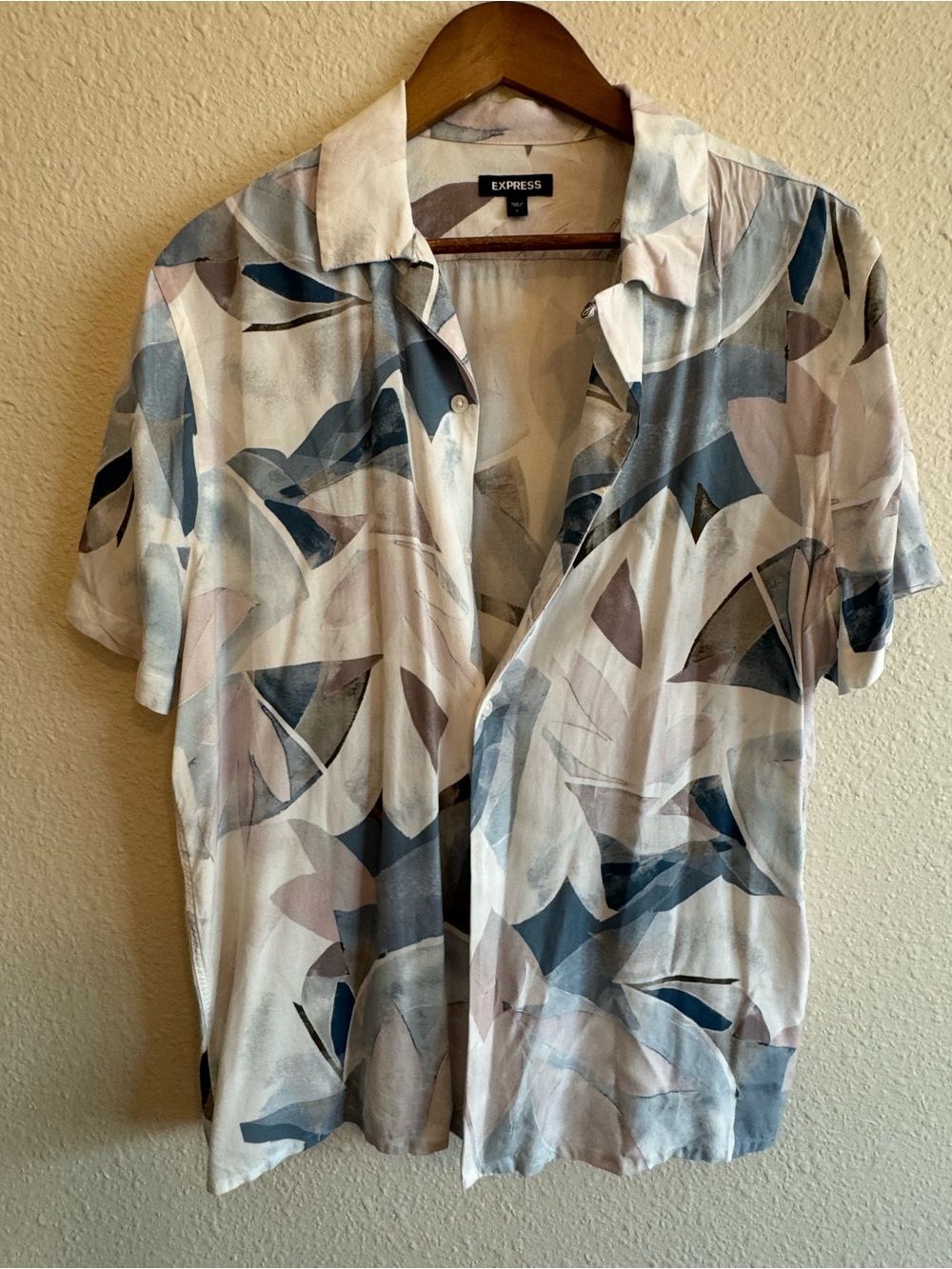 Express Men’s Short Sleeve Abstract Print Shirt - White/Blue/Pink